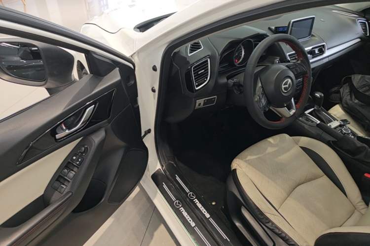 Used Mazda 3 Axela 2014 Sedan 2.0L Automatic Sport Model Driver Seat