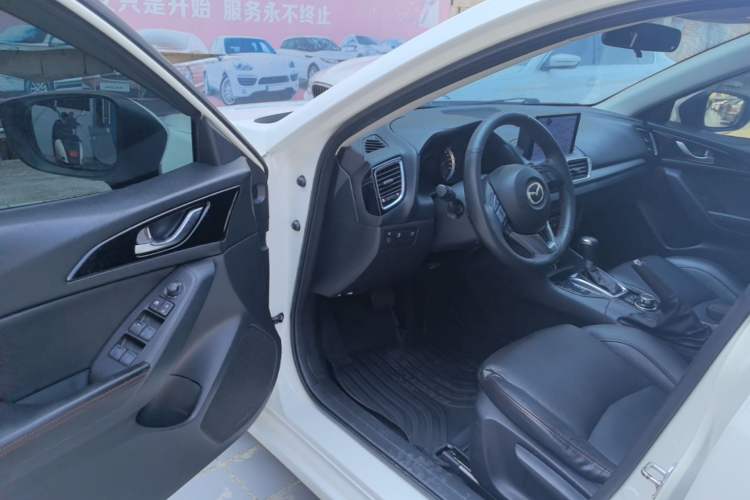 Used Mazda 3 Axela 2014 Hatchback 2.0L Automatic Sport Model Driver Seat