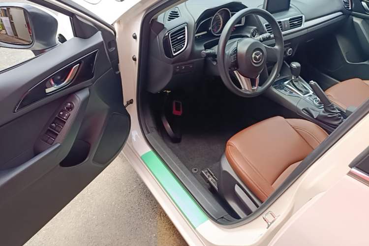 Used Mazda 3 Axela 2014 Hatchback 1.5L Automatic Luxury Model Driver Seat