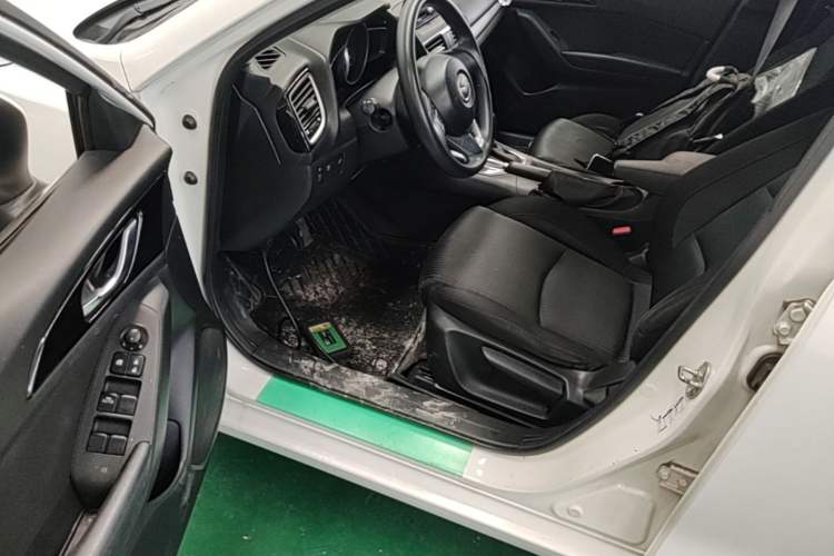 Used Mazda 3 Axela 2014 Sedan 1.5L Automatic Comfort Model Driver Seat