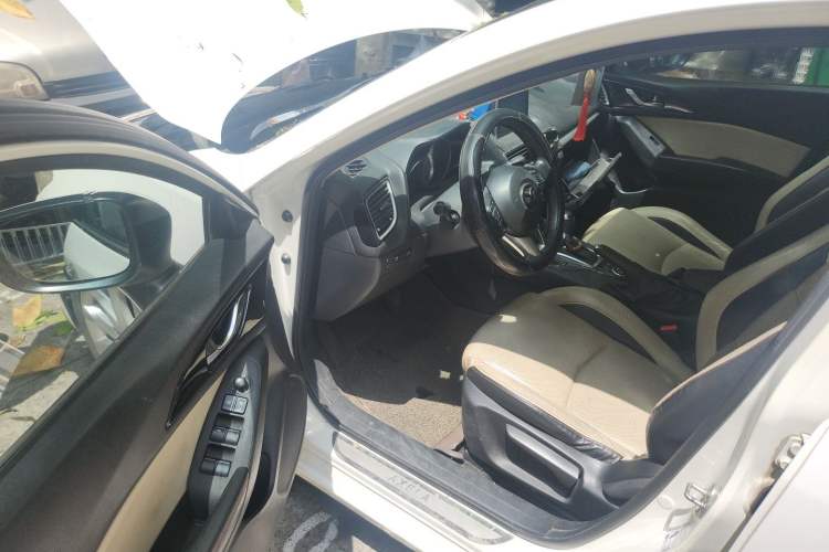 Used Mazda 3 Axela 2014 Sedan 2.0L Automatic Sport Model Driver Seat