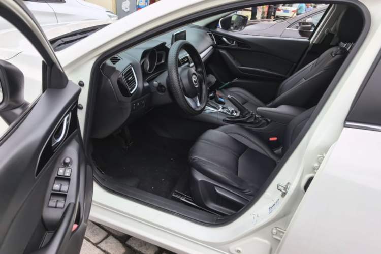 Used Mazda 3 Axela 2014 Hatchback 1.5L Automatic Luxury Model Driver Seat