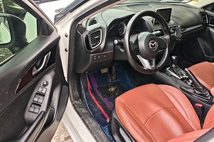 Used Mazda 3 Axela 2014 Sedan 1.5L Automatic Luxury Model Driver Seat