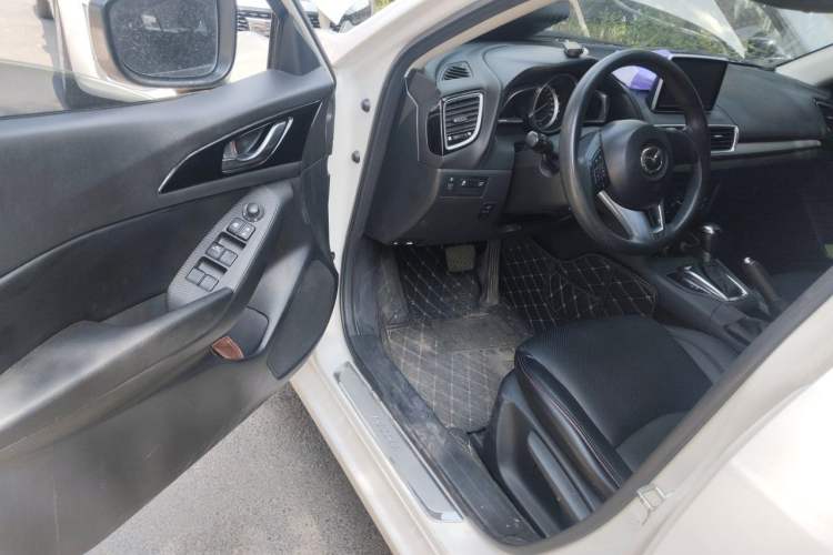 Used Mazda 3 Axela 2014 Sedan 1.5L Automatic Comfort Model Driver Seat