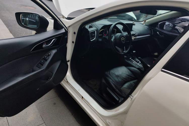 Used Mazda 3 Axela 2014 Sedan 1.5L Automatic Luxury Model Driver Seat