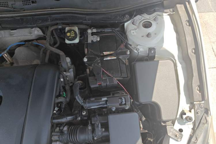 Used Mazda 3 Axela 2014 Sedan 1.5L Automatic Comfort Model Engine Bay Left