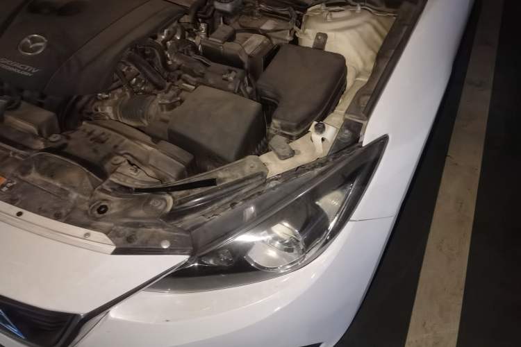 Used Mazda 3 Axela 2014 Sedan 2.0L Automatic Flagship Model Engine Bay Left