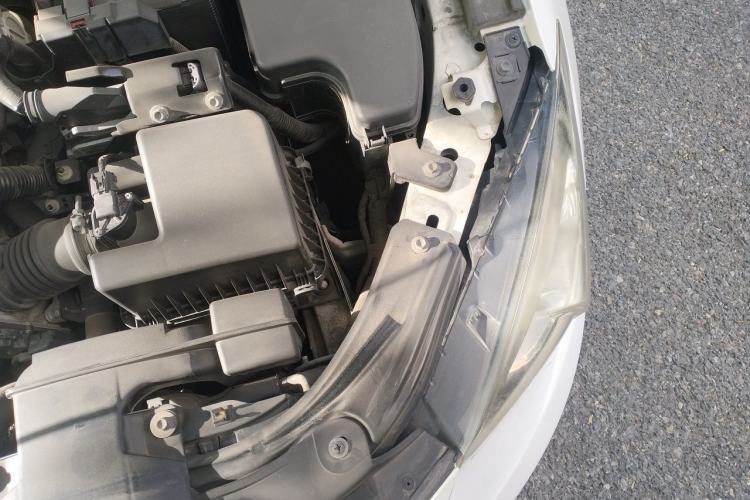 Used Mazda 3 Axela 2014 Sedan 1.5L Automatic Luxury Model Engine Bay Left