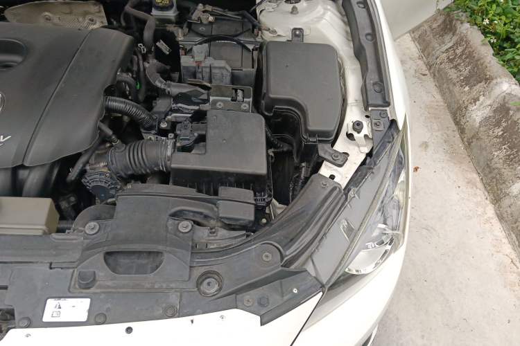 Used Mazda 3 Axela 2014 Sedan 1.5L Automatic Luxury Model Engine Bay Left