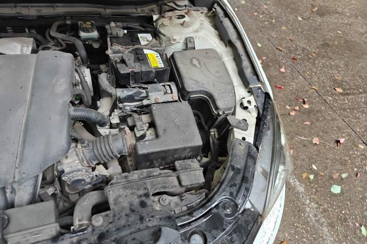 Used Mazda 3 Axela 2014 Hatchback 1.5L Manual Comfort Model Engine Bay Left