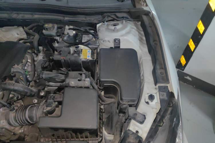 Used Mazda 3 Axela 2014 Sedan 1.5L Automatic Luxury Model Engine Bay Left