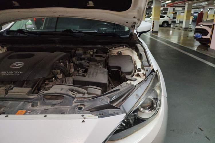Used Mazda 3 Axela 2014 Sedan 1.5L Automatic Luxury Model Engine Bay Left