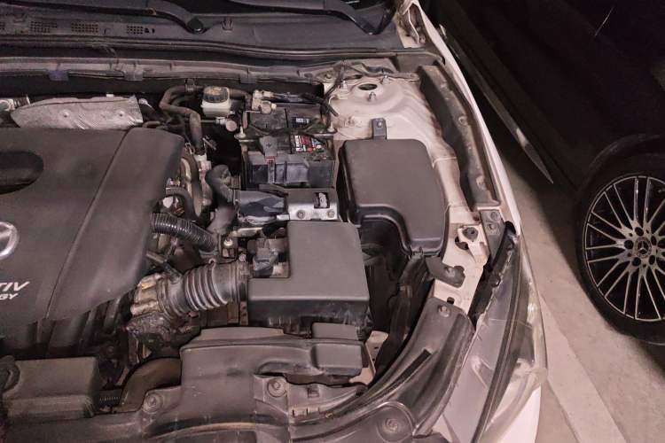 Used Mazda 3 Axela 2014 Sedan 1.5L Automatic Luxury Model Engine Bay Left