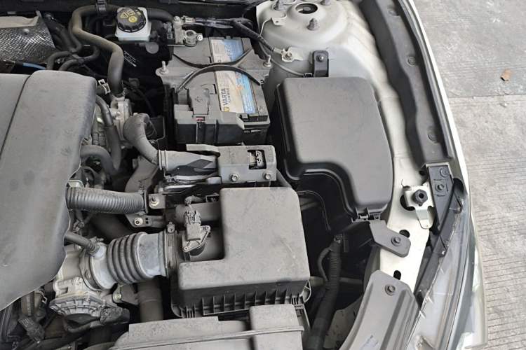 Used Mazda 3 Axela 2014 Sedan 1.5L Automatic Luxury Model Engine Bay Left
