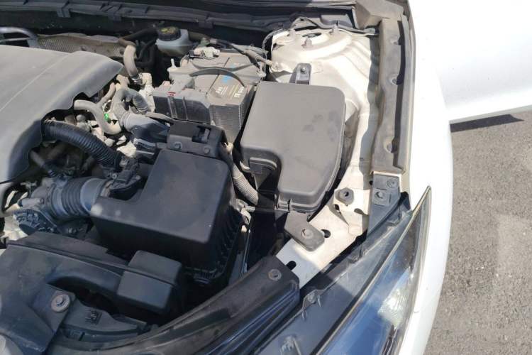 Used Mazda 3 Axela 2014 Sedan 1.5L Automatic Luxury Model Engine Bay Left