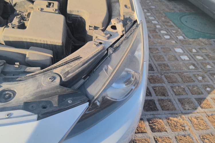 Used Mazda 3 Axela 2014 Sedan 1.5L Automatic Luxury Model Engine Bay Left
