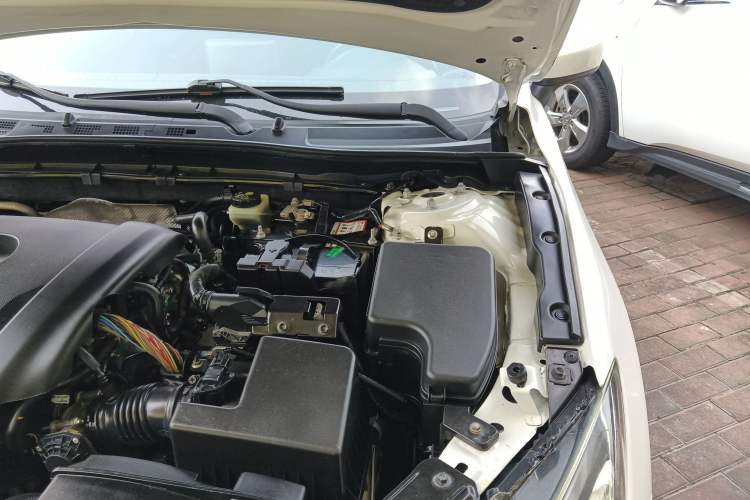 Used Mazda 3 Axela 2014 Sedan 1.5L Automatic Comfort Model Engine Bay Left