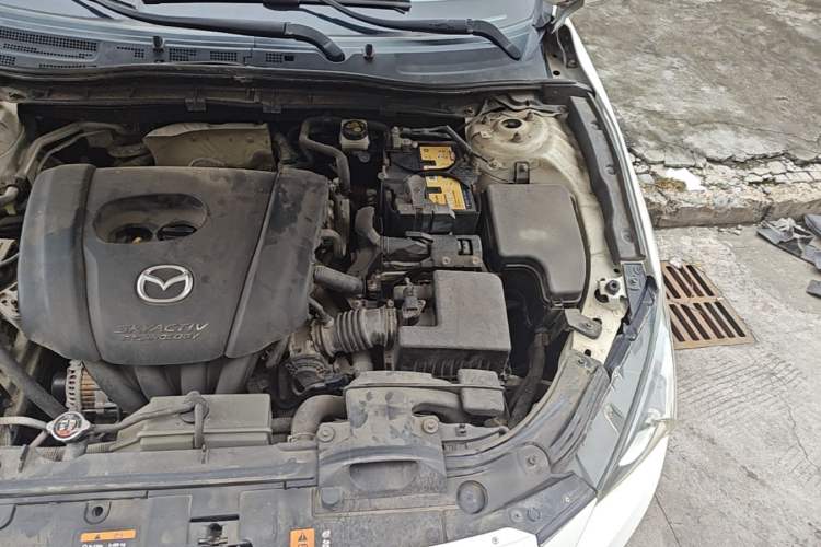 Used Mazda 3 Axela 2014 Sedan 1.5L Automatic Comfort Model Engine Bay Left