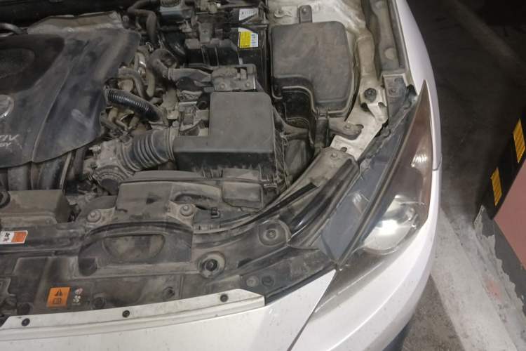 Used Mazda 3 Axela 2014 Sedan 1.5L Automatic Luxury Model Engine Bay Left