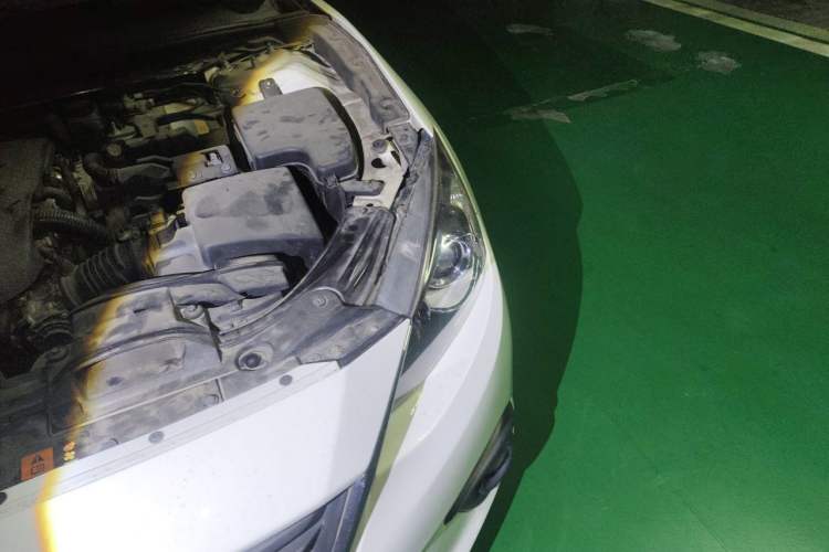 Used Mazda 3 Axela 2014 Sedan 2.0L Automatic Sport Model Engine Bay Left