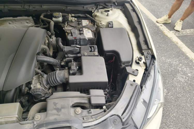 Used Mazda 3 Axela 2014 Sedan 1.5L Automatic Luxury Model Engine Bay Left