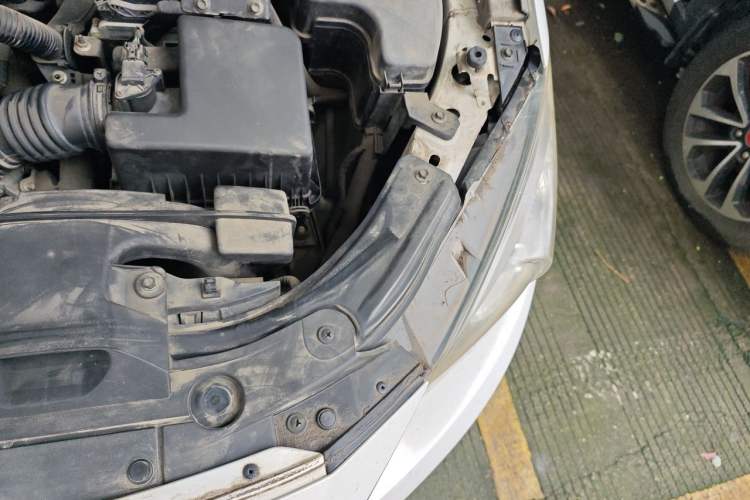 Used Mazda 3 Axela 2014 Sedan 1.5L Automatic Comfort Model Engine Bay Left