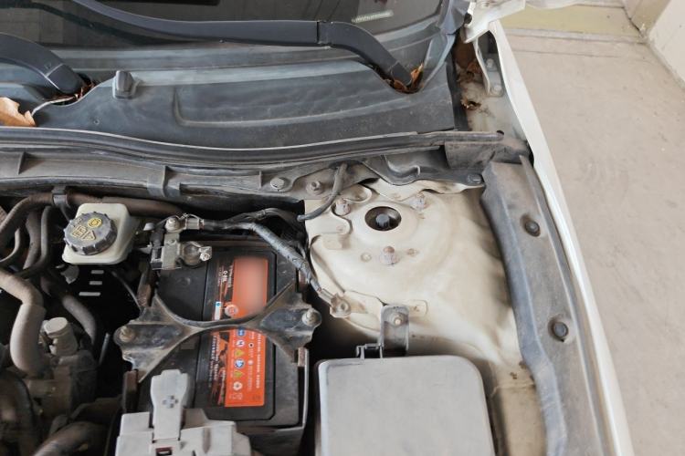 Used Mazda 3 Axela 2014 Sedan 1.5L Automatic Luxury Model Engine Bay Left