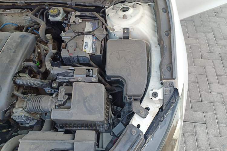 Used Mazda 3 Axela 2014 Sedan 1.5L Automatic Comfort Model Engine Bay Left