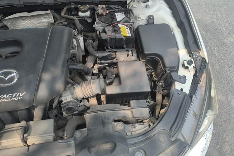 Used Mazda 3 Axela 2014 Sedan 1.5L Manual Comfort Model Engine Bay Left