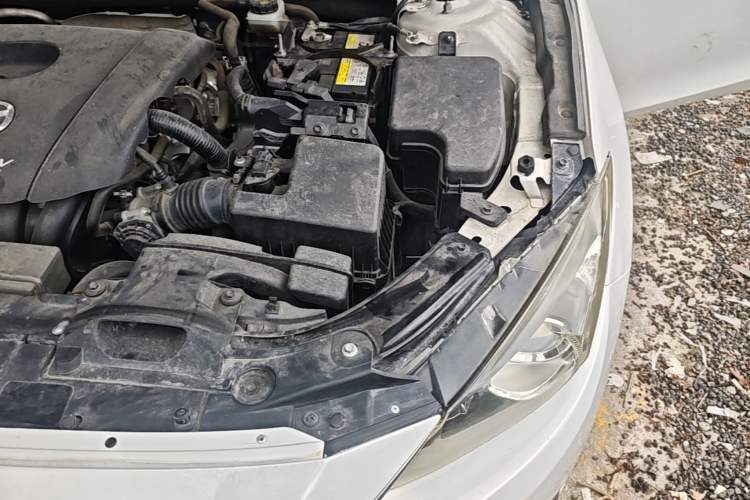 Used Mazda 3 Axela 2014 Sedan 1.5L Automatic Luxury Model Engine Bay Left