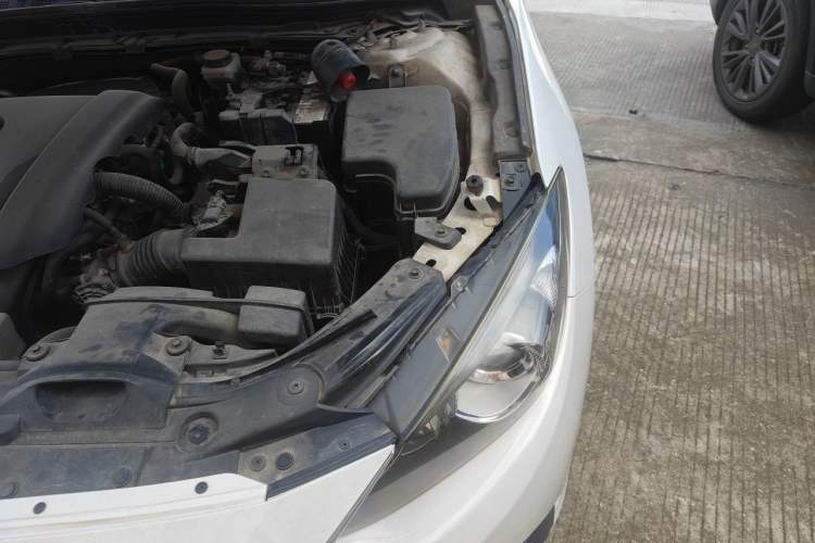 Used Mazda 3 Axela 2014 Sedan 1.5L Automatic Comfort Model Engine Bay Left