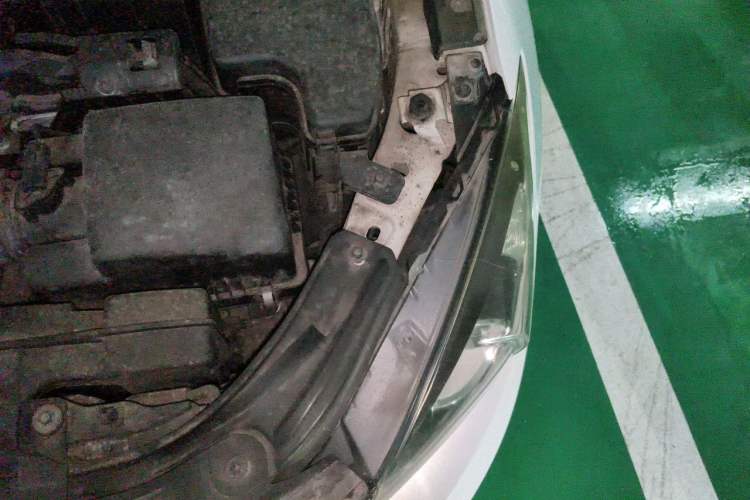 Used Mazda 3 Axela 2014 Hatchback 2.0L Automatic Sport Model Engine Bay Left