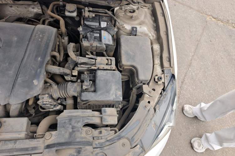 Used Mazda 3 Axela 2014 Sedan 1.5L Manual Comfort Model Engine Bay Left