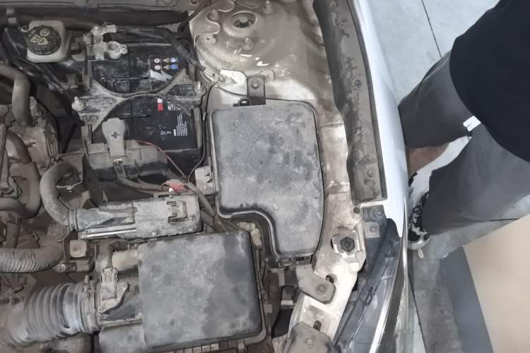 Used Mazda 3 Axela 2014 Sedan 2.0L Automatic Sport Model Engine Bay Left
