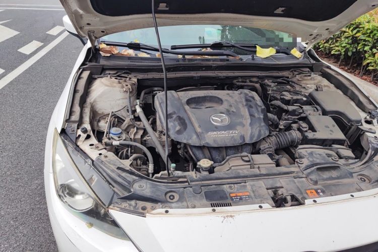 Used Mazda 3 Axela 2014 Sedan 1.5L Manual Comfort Model Engine Bay Right
