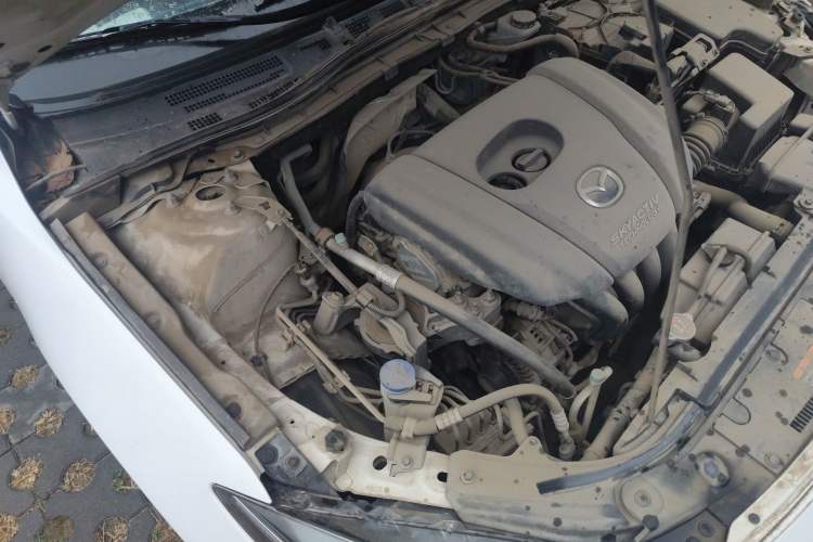 Used Mazda 3 Axela 2014 Sedan 1.5L Manual Comfort Model Engine Bay Right
