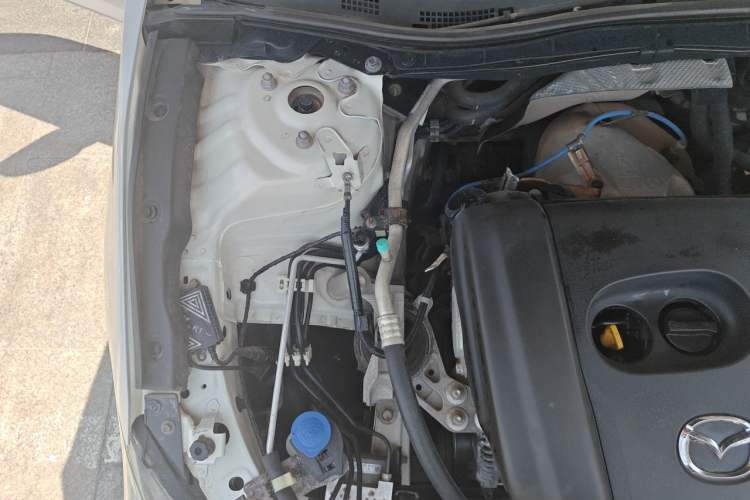 Used Mazda 3 Axela 2014 Sedan 1.5L Automatic Comfort Model Engine Bay Right