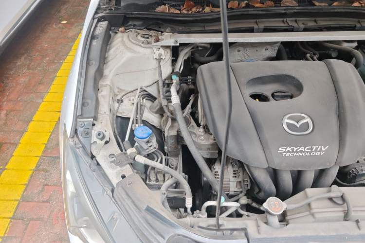 Used Mazda 3 Axela 2014 Sedan 1.5L Automatic Comfort Model Engine Bay Right