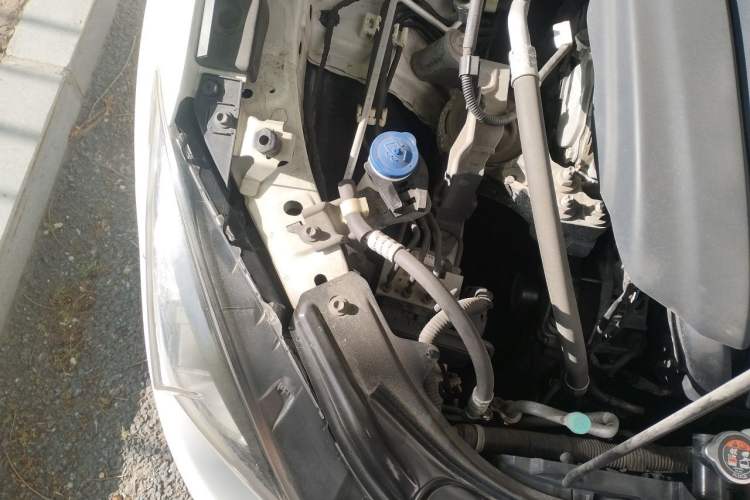 Used Mazda 3 Axela 2014 Sedan 1.5L Automatic Luxury Model Engine Bay Right
