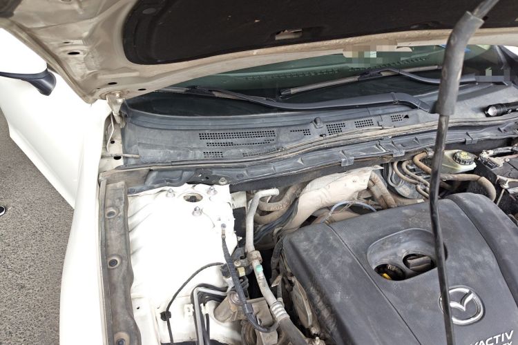 Used Mazda 3 Axela 2014 Sedan 1.5L Manual Comfort Model Engine Bay Right