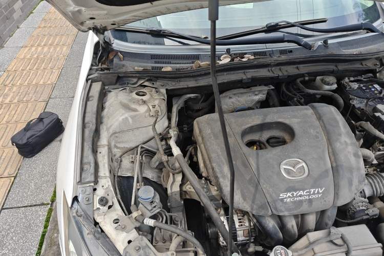 Used Mazda 3 Axela 2014 Sedan 1.5L Automatic Luxury Model Engine Bay Right