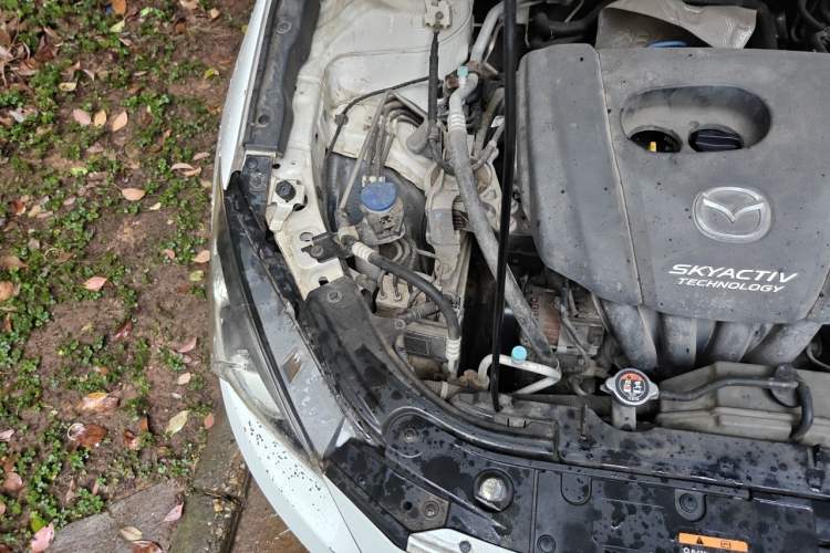 Used Mazda 3 Axela 2014 Hatchback 1.5L Manual Comfort Model Engine Bay Right