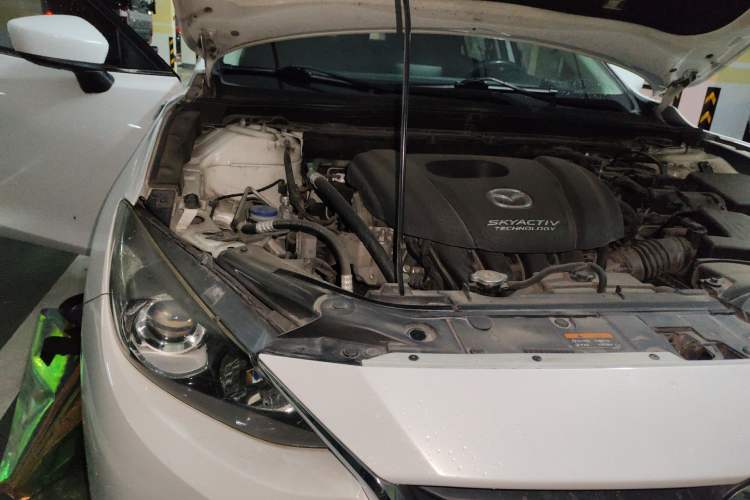 Used Mazda 3 Axela 2014 Sedan 1.5L Automatic Luxury Model Engine Bay Right