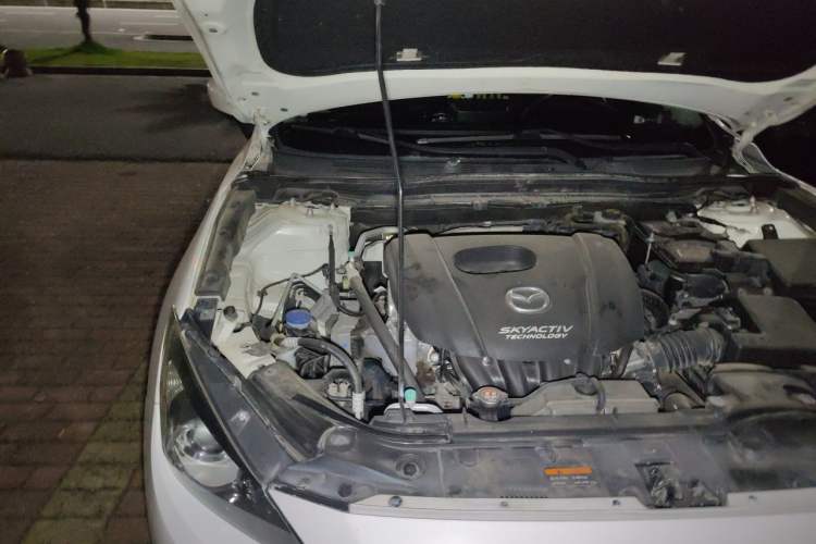 Used Mazda 3 Axela 2014 Sedan 1.5L Automatic Comfort Model Engine Bay Right