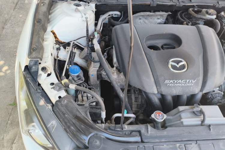 Used Mazda 3 Axela 2014 Sedan 1.5L Automatic Comfort Model Engine Bay Right