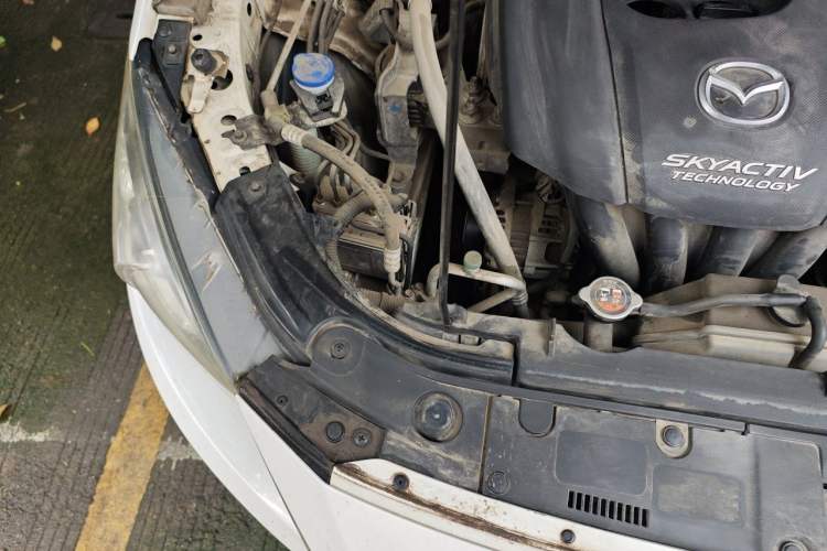 Used Mazda 3 Axela 2014 Sedan 1.5L Automatic Comfort Model Engine Bay Right