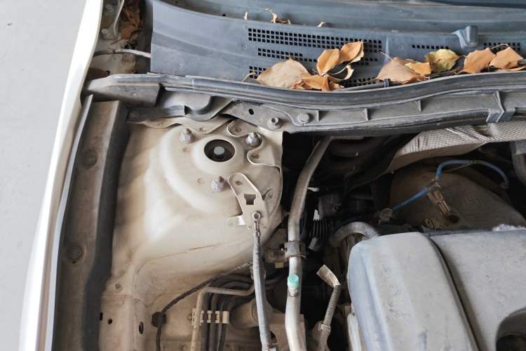 Used Mazda 3 Axela 2014 Sedan 1.5L Automatic Luxury Model Engine Bay Right