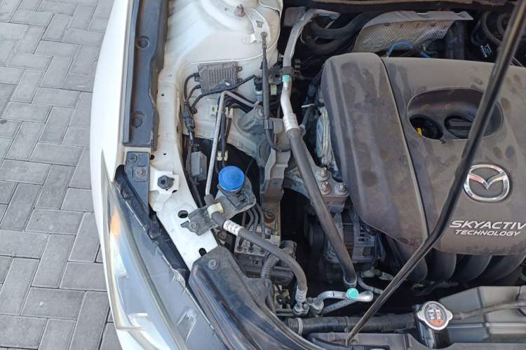 Used Mazda 3 Axela 2014 Sedan 1.5L Automatic Comfort Model Engine Bay Right