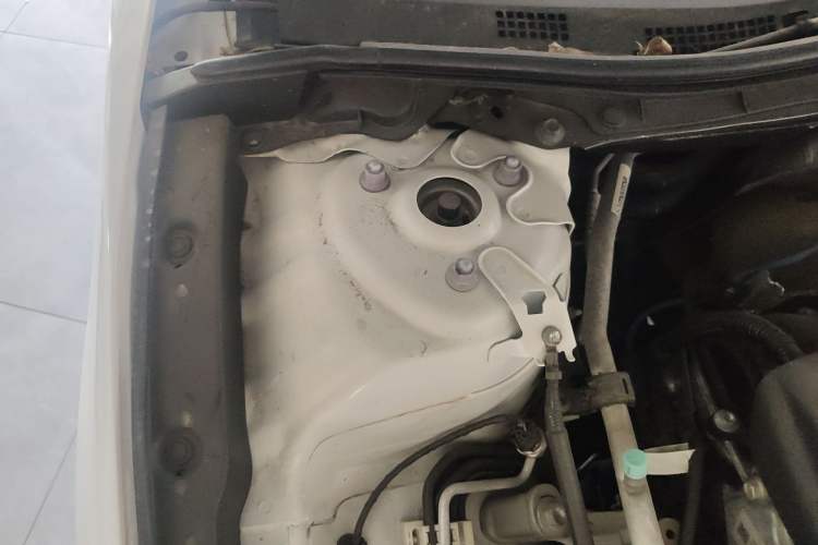 Used Mazda 3 Axela 2014 Sedan 1.5L Automatic Comfort Model Engine Bay Right