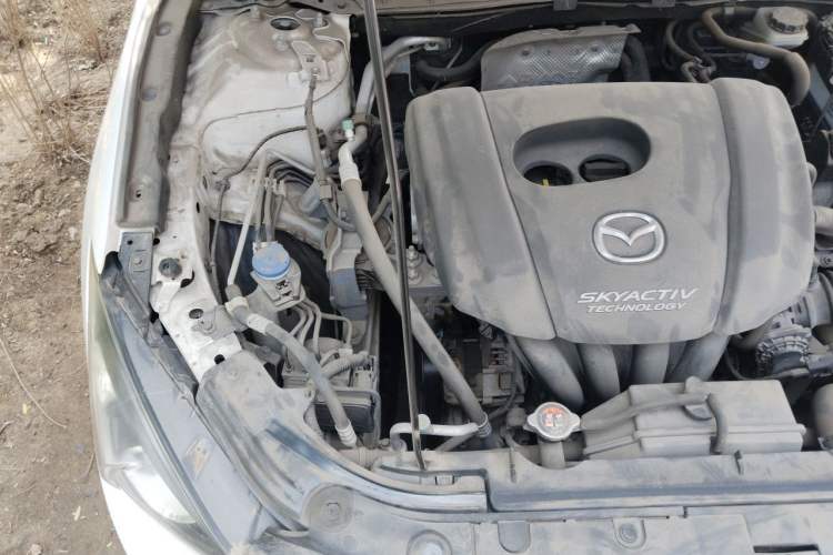 Used Mazda 3 Axela 2014 Sedan 1.5L Automatic Comfort Model Engine Bay Right